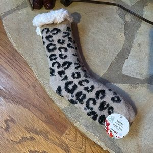 NWT Non Slip Cheetah Print Sherpa Lined Slipper Socks